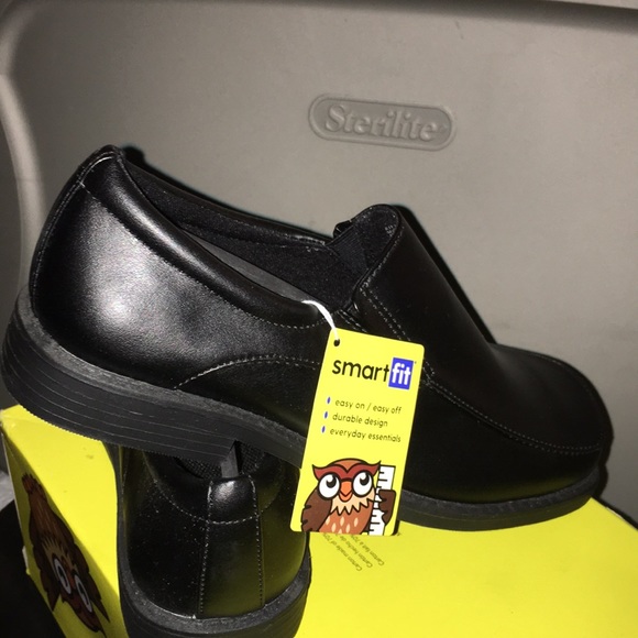 🏈🏈New Never Worn Boys Comfortable casual shoes perfect NWT Black - Picture 3 of 5